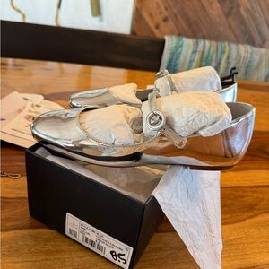 Larroude Blair Silver Mary Jane Flats Brand New Size 8.5